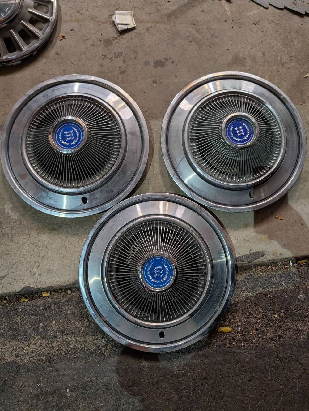 3 OEM 1973-78 Ford LTD Galaxie 15" Finned Hubcaps Wheel Covers D3AA-1130-JB
